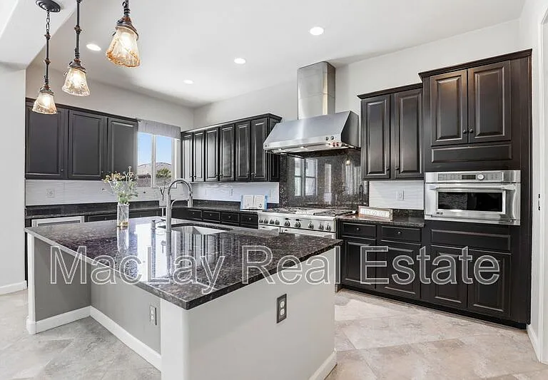 1142 E Bajor St — Photo 3