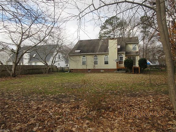 3rd image of 110 Edwards Ct