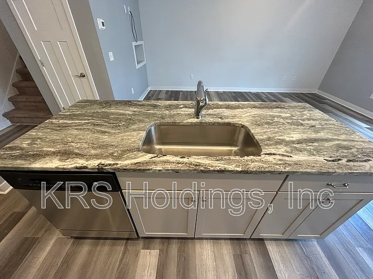 4724 Kilby Dr — Photo 6