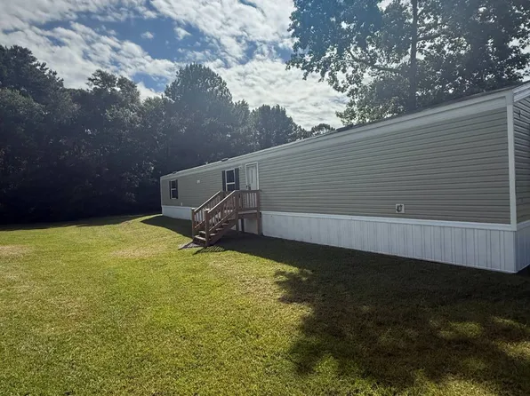 703 Three Bridges Est, Jacksonville, NC 28540