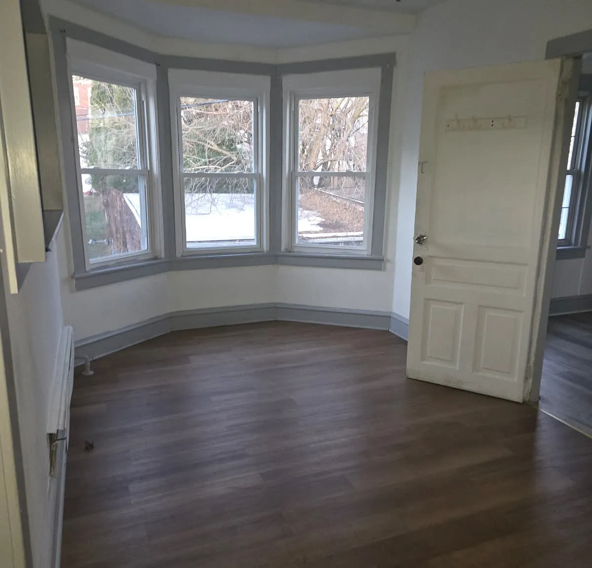 4 bed, 1000 sqft, $1,350 — Photo 1