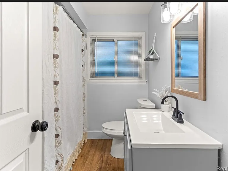 33151 Florence St — Photo 13