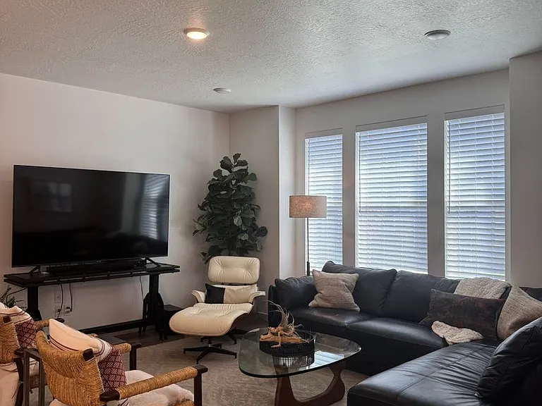 9764 N Stafford Ln — Photo 2