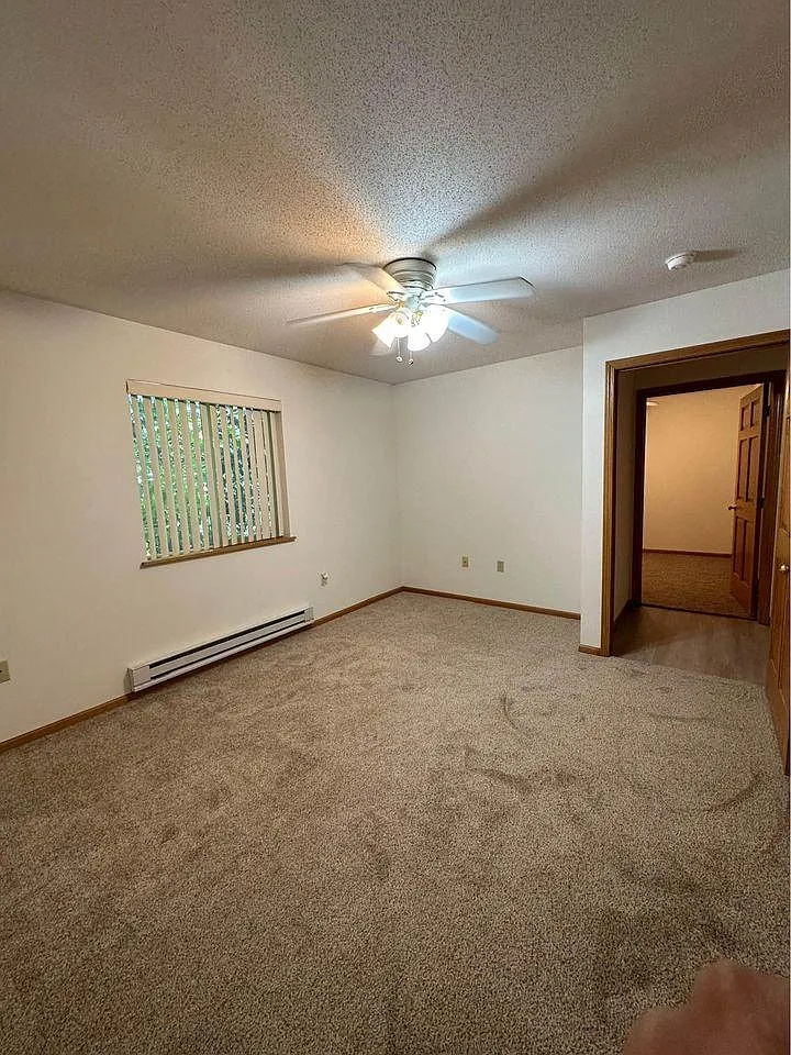 2 bed, $1,100 — Photo 3