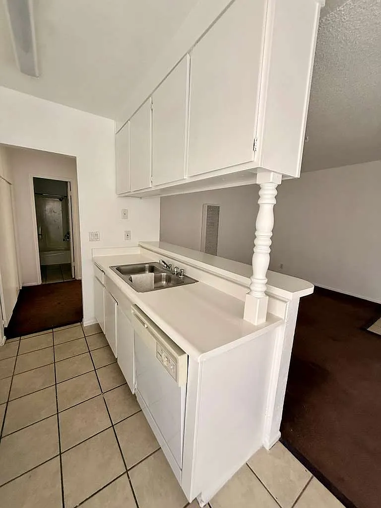 1 bed, 850 sqft, $1,575 — Photo 4