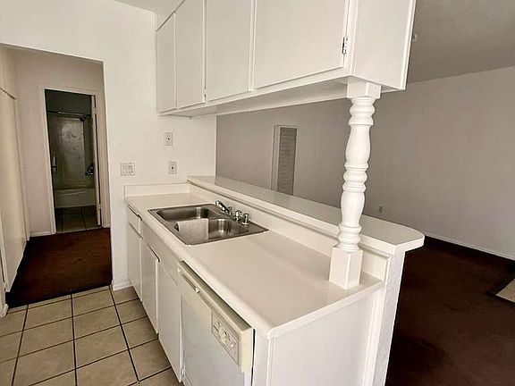 4th image of 316 E Avenue Q #9