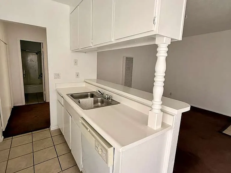 316 E Avenue Q #9 — Photo 4