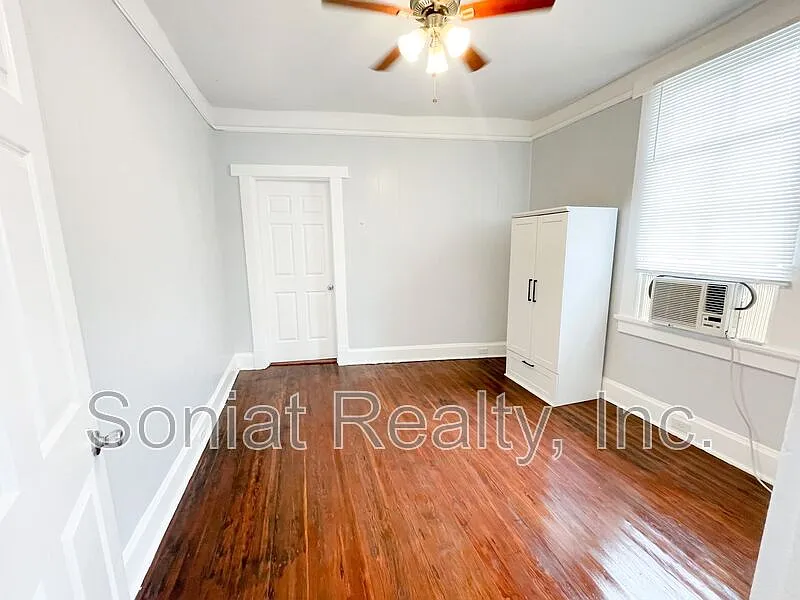 1 bed, 1.0 bath, 500 sqft, $1,050 — Photo 3