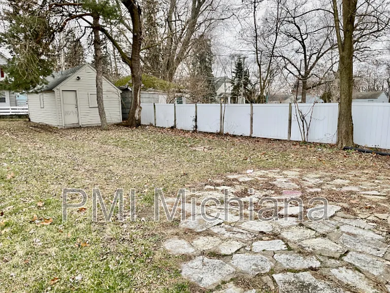 1226 E Madison St — Photo 2