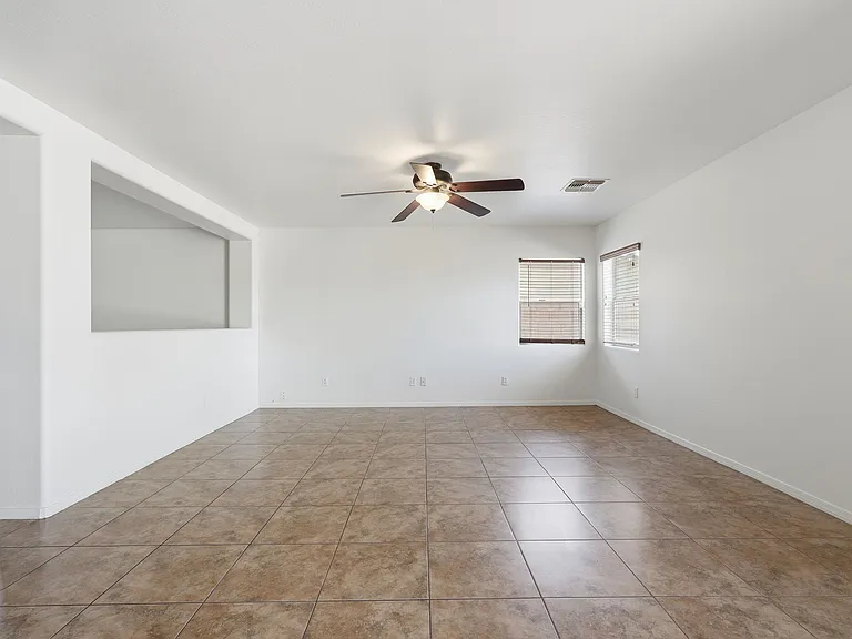 306 S Cactus St — Photo 5