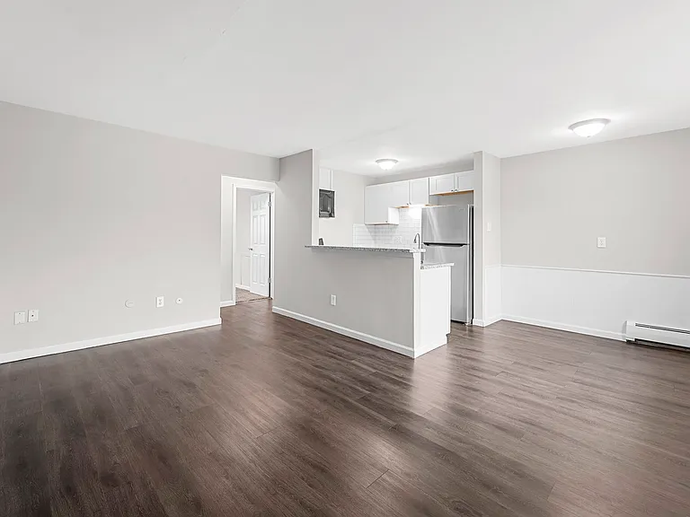 Melvindale Square — Photo 7