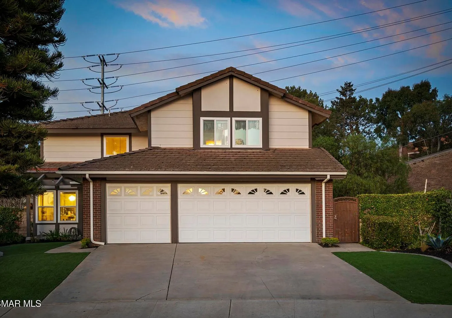 Gorgeous Shadow Run Home perched on a quiet cul de sac in Moorpark with access to community Pool ... — Photo 1