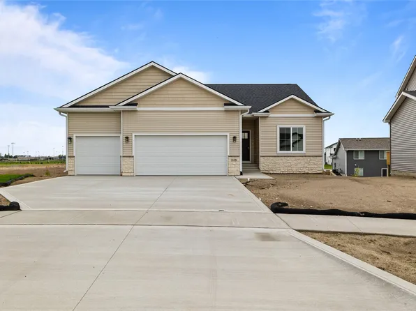 325 Lavelle Ct, Waukee, IA 50263
