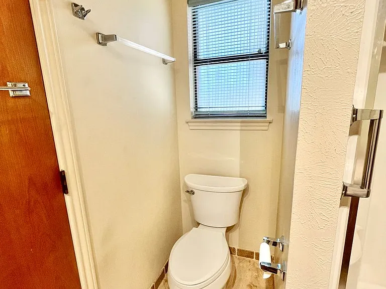 3904 Woodbury Ct — Photo 17