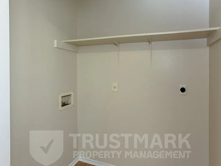 4005 Madison Dr #B — Photo 10