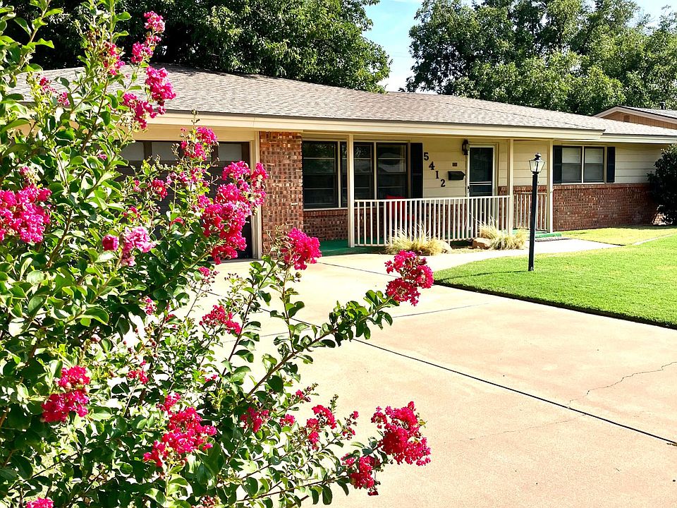 3 Bedrooms,2 Baths, 2 Car garage, 1,936 sqft.