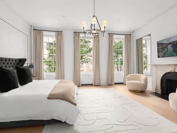 222 East 61st Street image 9 of 27