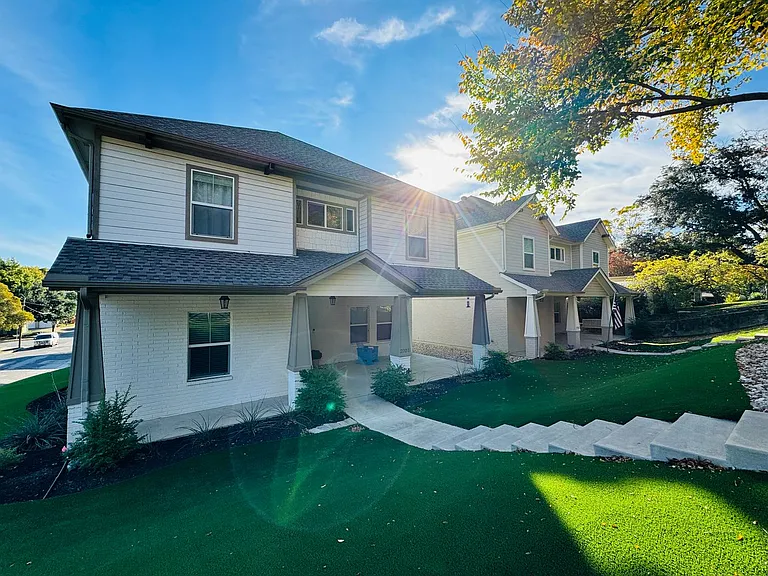 2705 Sandage Ave — Photo 1
