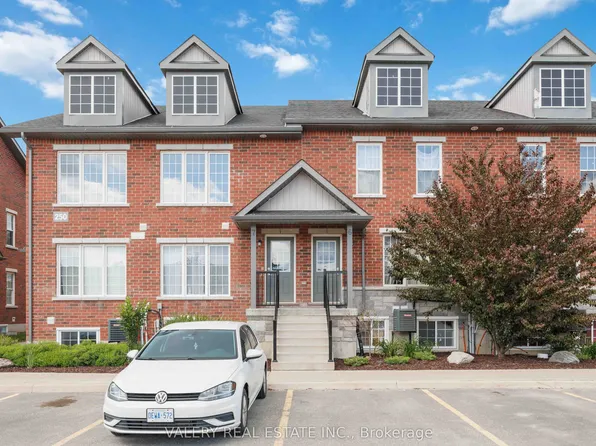 250 Penetanguishene Rd #7, Barrie, ON L4M 7C2