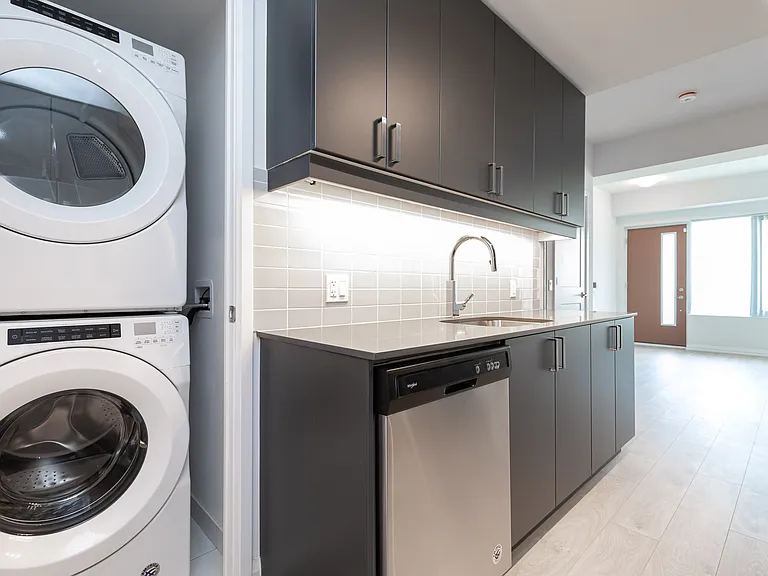 7895 Jane St #Townhouse B-7 — Photo 11