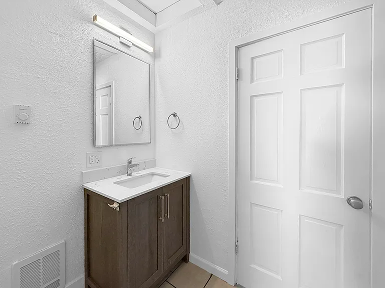 1725 S 35th St — Photo 21
