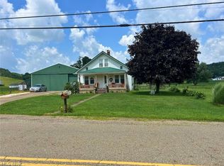 3146 Oldtown Valley Rd SW, New Philadelphia, OH 44663