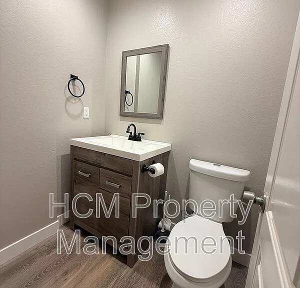 874 N Orange St — Photo 7