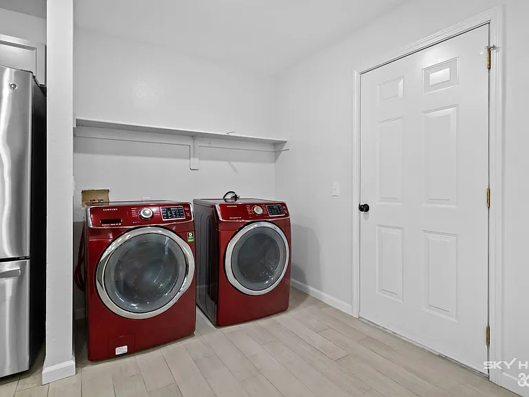 731 S Erika Ave — Photo 9