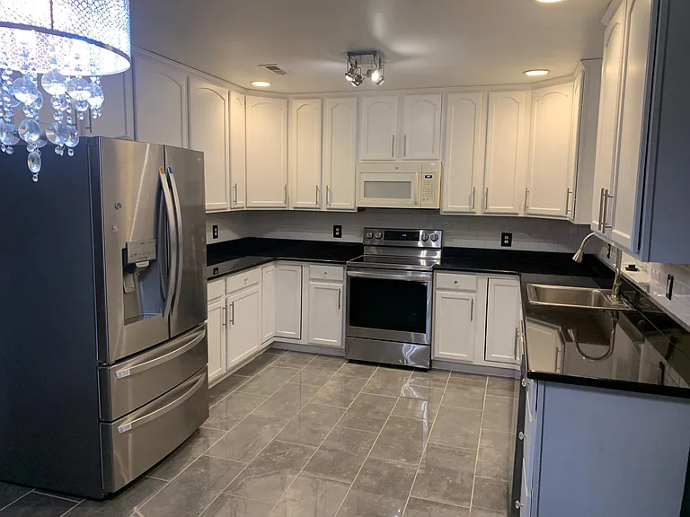 325 Girard Ave — Photo 7