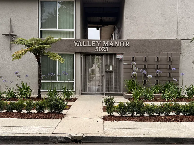 5023 Rosemead Blvd — Photo 2