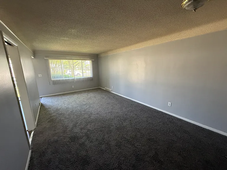 14215 W Nine Mile Rd #14215 — Photo 4