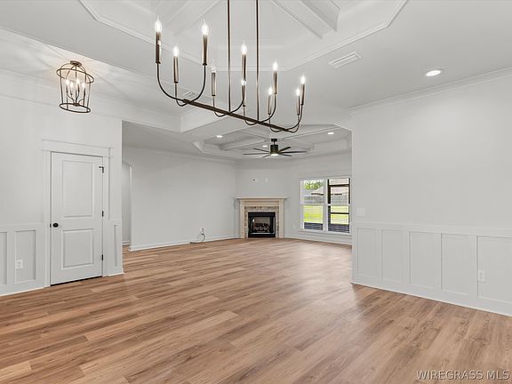 5th image of 327 Lakes Dr