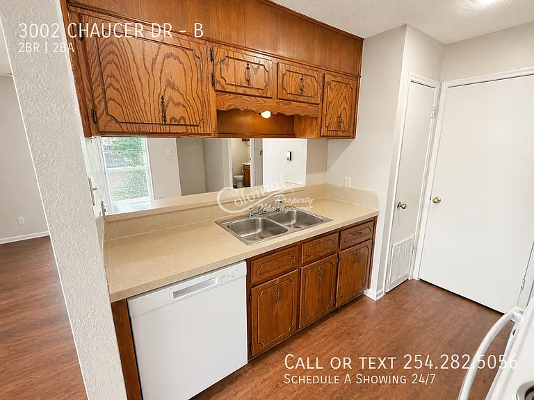 3002 Chaucer Dr #B — Photo 4
