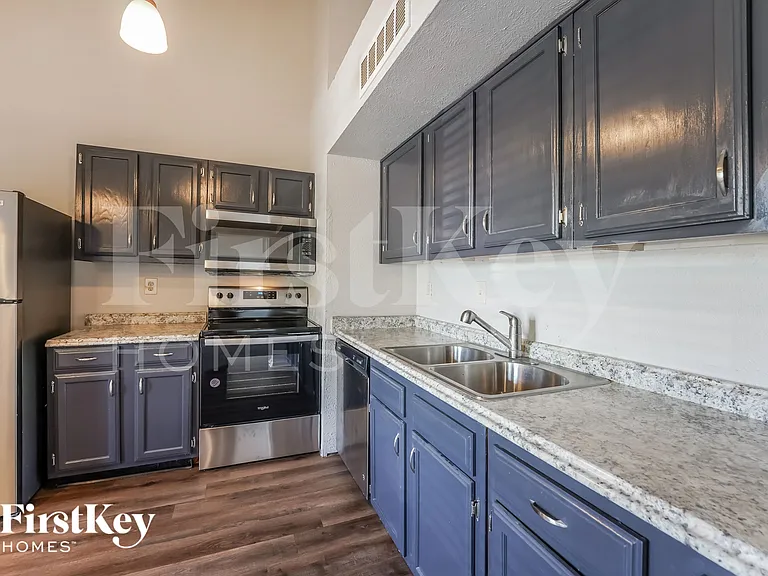 415 Justice Dr — Photo 4