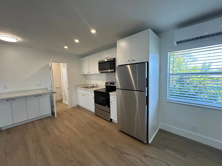 1409-1413 N Dixie Highway | 899 #1041-1045 — Photo 12