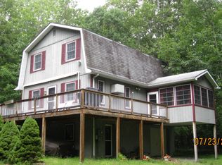 19 Commanche Dr E, Lakeville, PA 18438