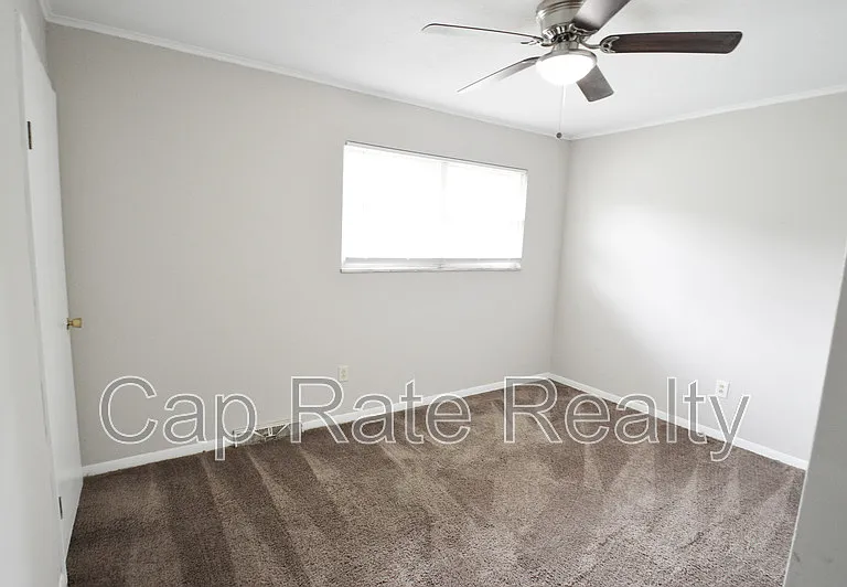 1226 Parkview Dr — Photo 13