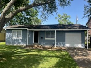 1029 N Chenango St, Angleton, TX 77515