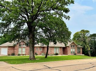 1175 Century Oaks Dr, China Spring, TX 76633