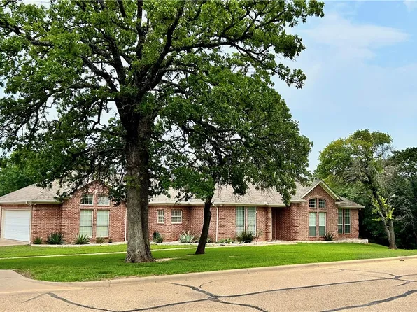 1175 Century Oaks Dr, China Spring, TX 76633