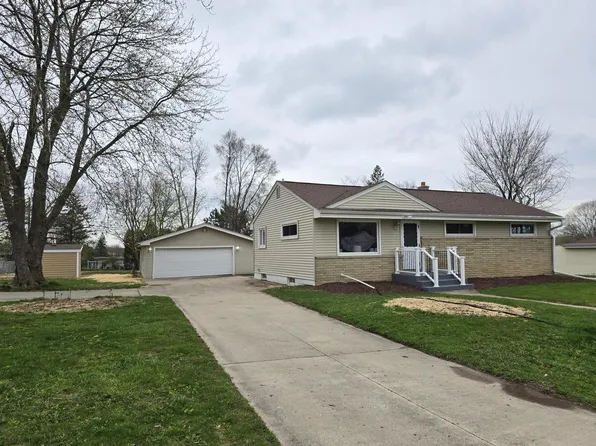 7225 West Layton AVENUE, Greenfield, WI 53220