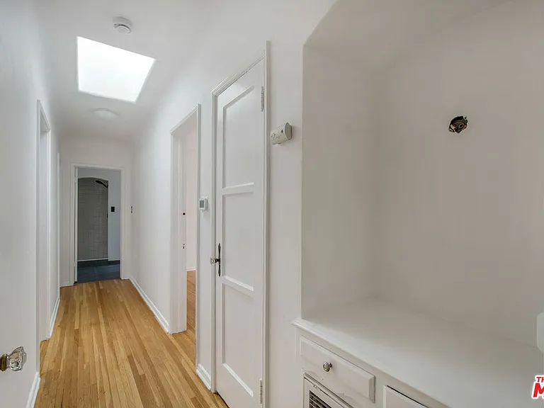 4126 S Bronson Ave — Photo 12