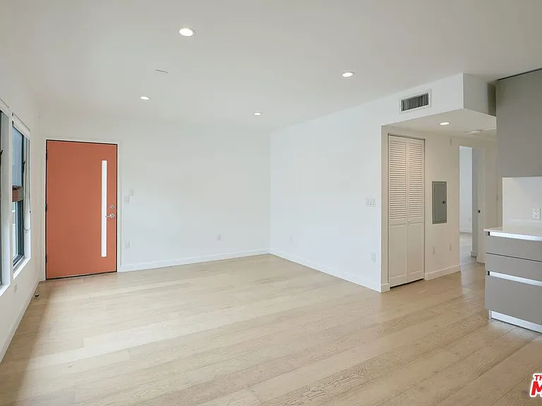 11785 Gateway Blvd #2 — Photo 14