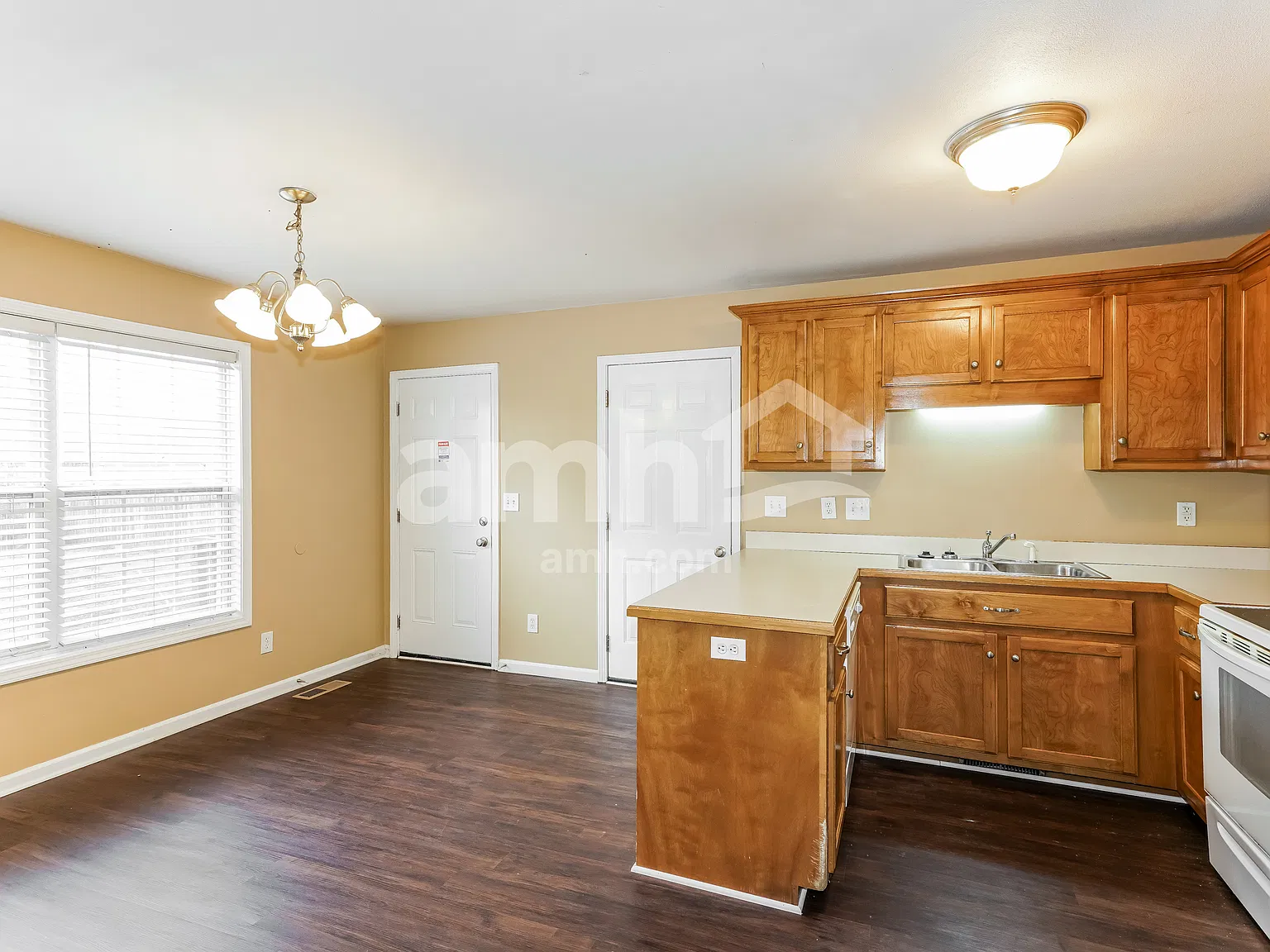 3 bed, 2.5 bath, 1806 sqft, $1,820 — Photo 4