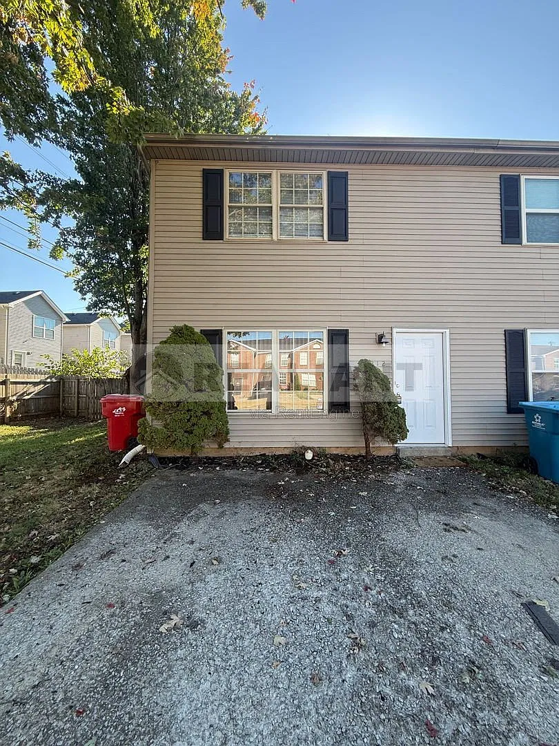 2 bed, 1.5 bath, 1050 sqft, $1,200 — Photo 1