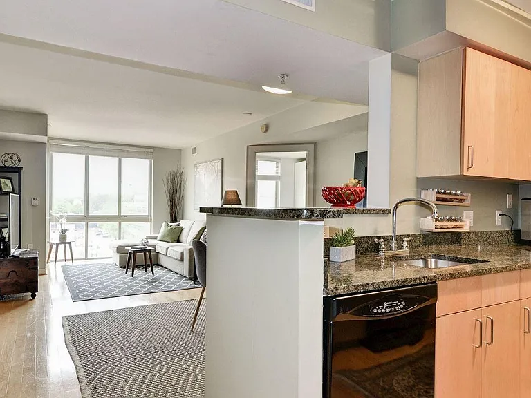1000 New Jersey Ave SE #819 — Photo 2