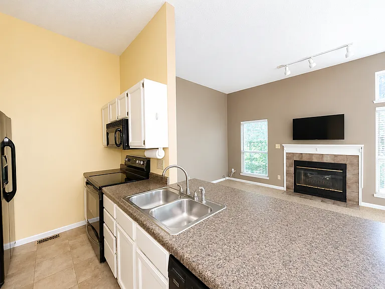 1894 E Bay Pointe Dr #BP12 — Photo 6