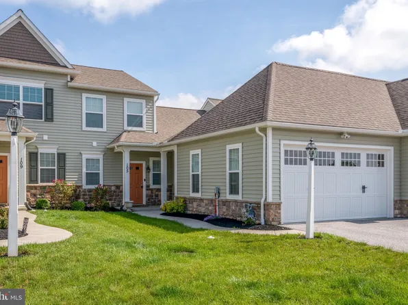 105 S Village Cir, Palmyra, PA 17078