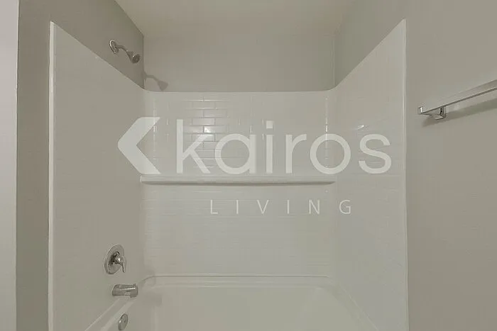 4204 E 5th St — Photo 14