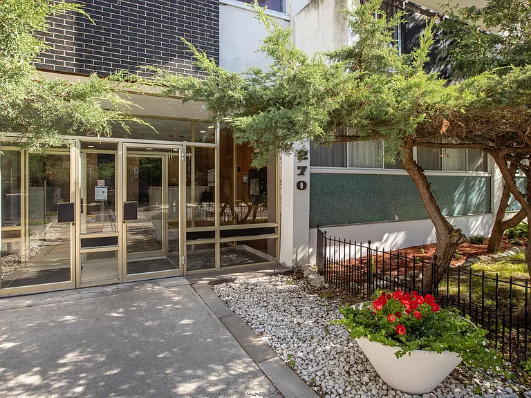 270 Somerset St W #906 — Photo 3